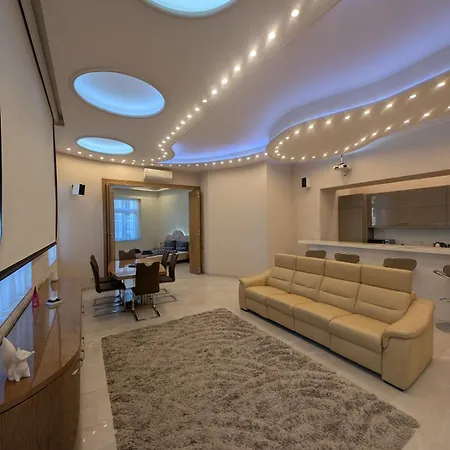 Lägenhet Heart Of Downtown Luxury Condo, Private Spa, Cinema, Patio Budapest