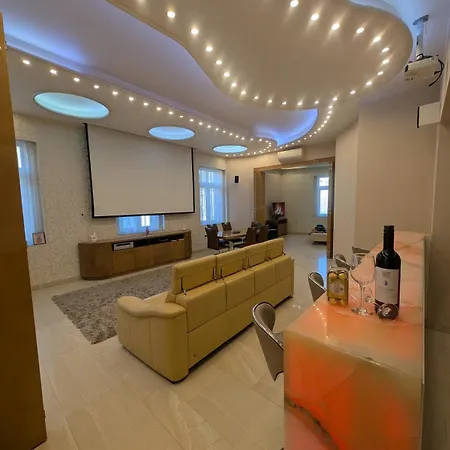 Heart Of Downtown Luxury Condo, Private Spa, Cinema, Patio Budapeşte