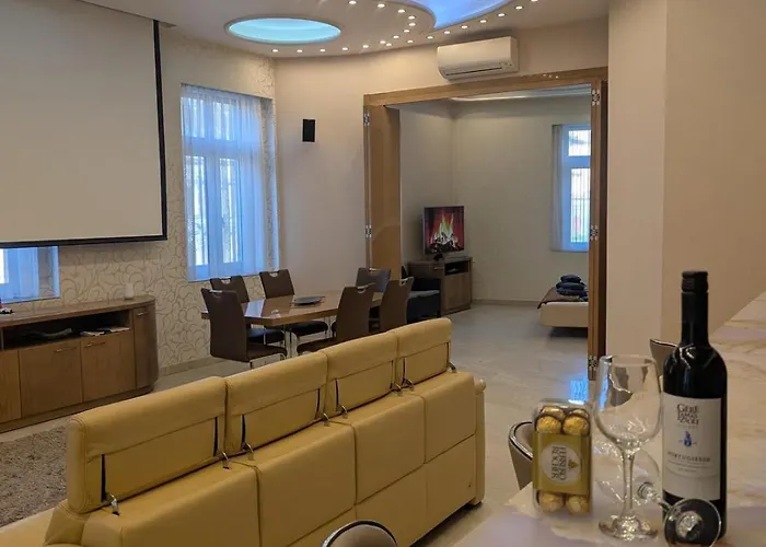 Heart Of Downtown Luxury Condo, Private Spa, Cinema, Patio Budapest
