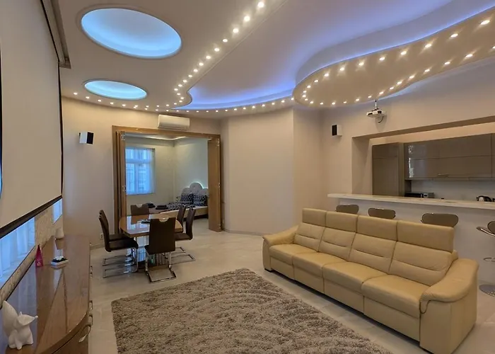 Lejlighed Heart Of Downtown Luxury Condo, Private Spa, Cinema, Patio Budapest