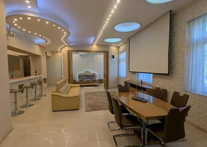 Heart Of Downtown Luxury Condo, Private Spa, Cinema, Patio Lejlighed