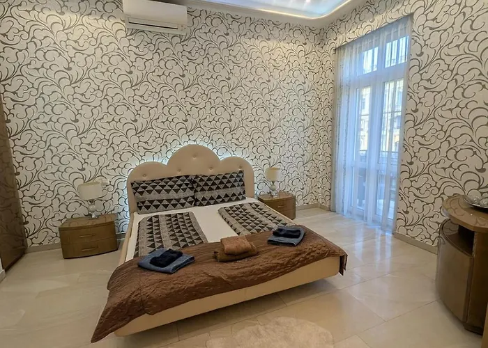 Heart Of Downtown Luxury Condo, Private Spa, Cinema, Patio Lejlighed Budapest