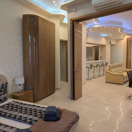 Heart Of Downtown Luxury Condo, Private Spa, Cinema, Patio Appartamento Budapest