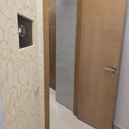 Heart Of Downtown Luxury Condo, Private Spa, Cinema, Patio * Budapest