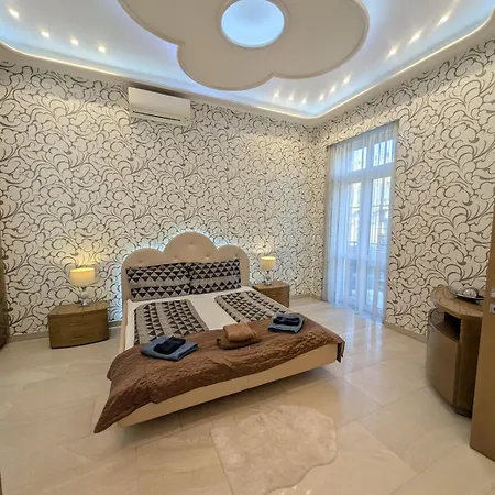 Appartamento Heart Of Downtown Luxury Condo, Private Spa, Cinema, Patio Budapest